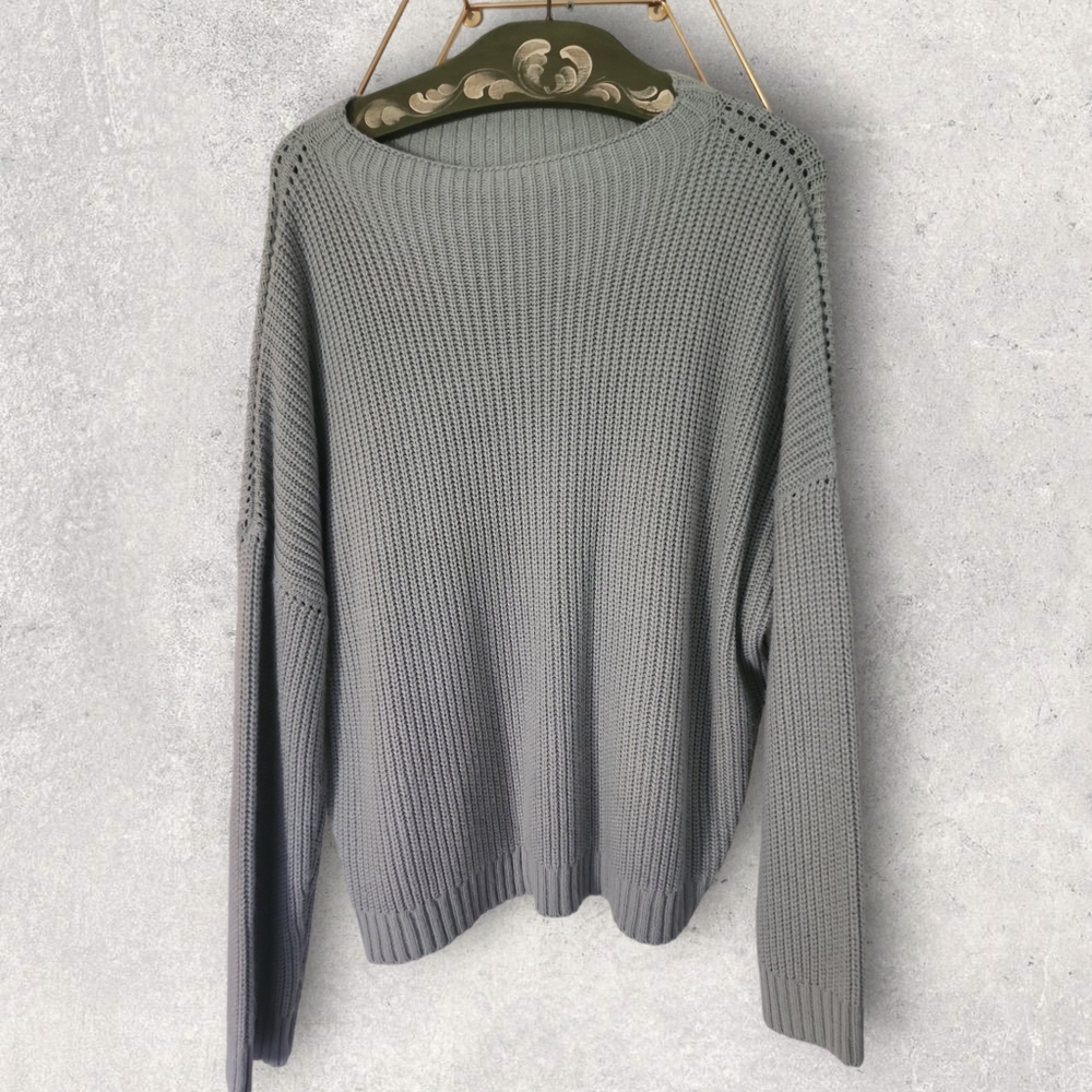 Grey sweater, no wear  size M